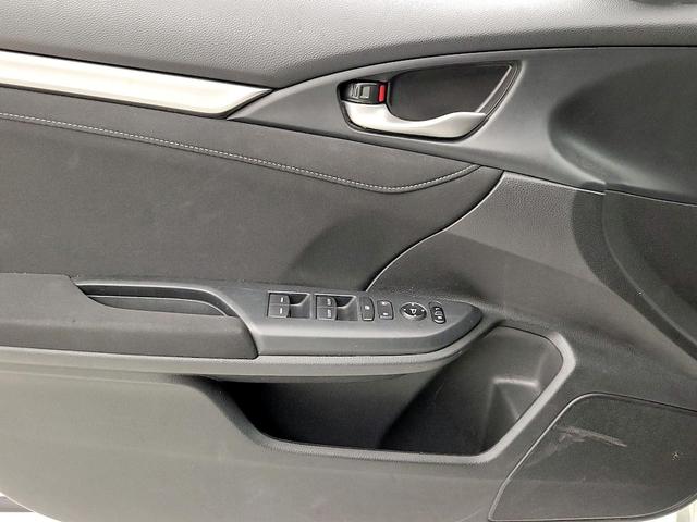 Photo of 2021 White Honda Civic