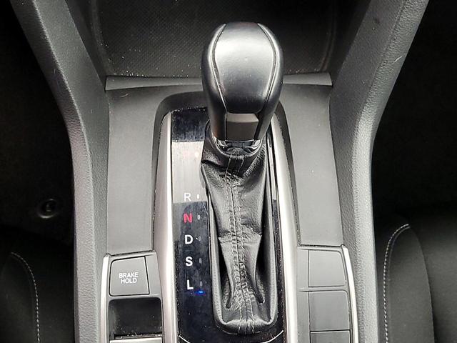Photo of 2021 White Honda Civic