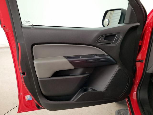 Photo of 2016 Red GMC Canyon