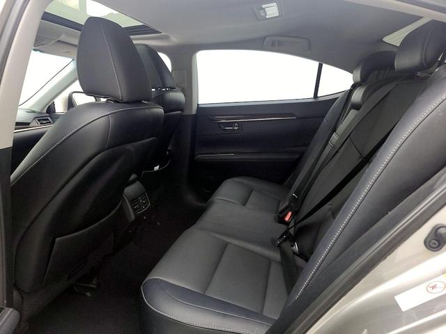 Photo of 2018 Silver Lexus ES 350