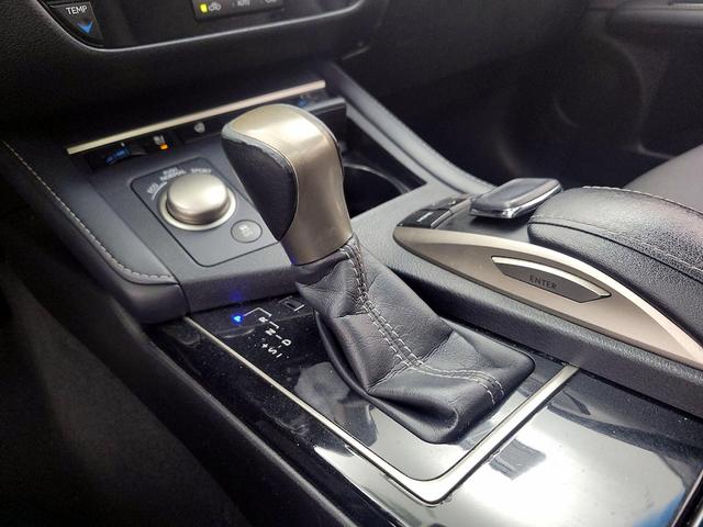 Photo of 2018 Silver Lexus ES 350