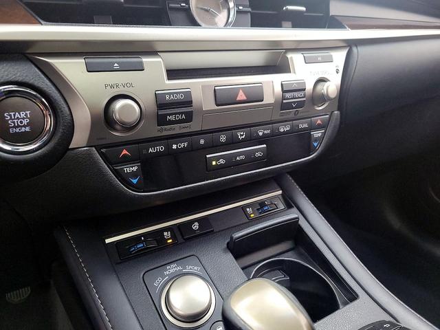 Photo of 2018 Silver Lexus ES 350
