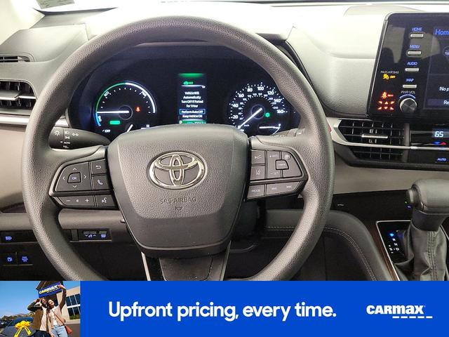 Photo of 2024 White Toyota Sienna