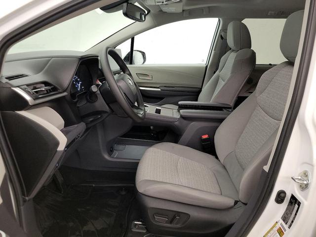 Photo of 2024 White Toyota Sienna