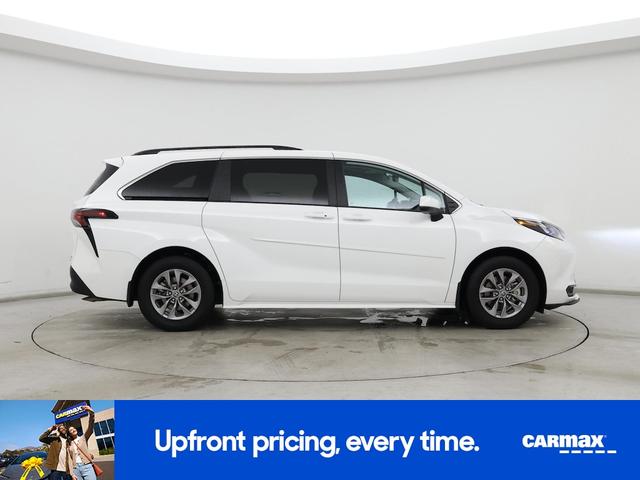 Photo of 2024 White Toyota Sienna