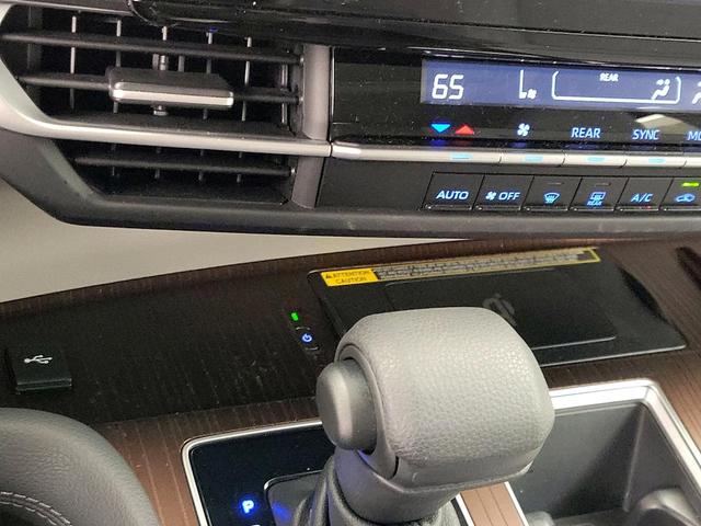 Photo of 2024 White Toyota Sienna