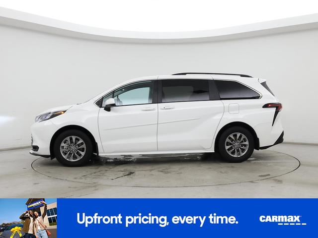 Photo of 2024 White Toyota Sienna