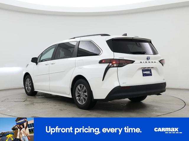 Photo of 2024 White Toyota Sienna