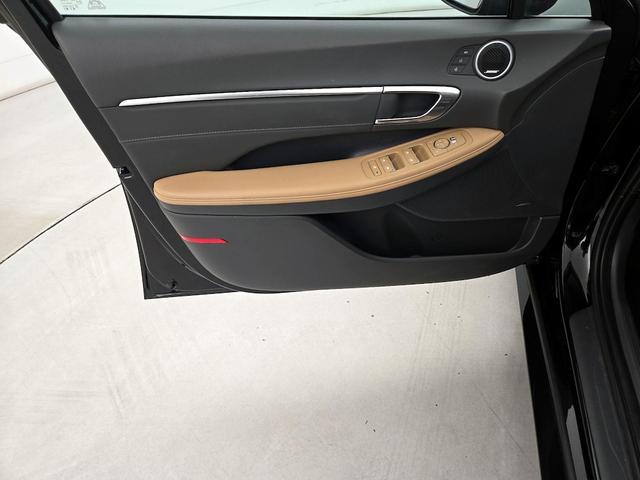 Photo of 2023 Black Hyundai SONATA