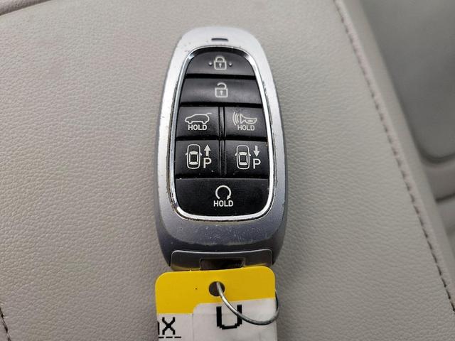 Photo of 2022 Black Hyundai TUCSON
