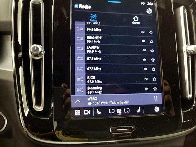 Photo of 2024 Blue Volvo XC40