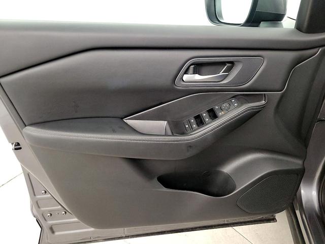 Photo of 2024 Gray Nissan Rogue