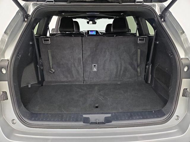 Photo of 2024 Silver Toyota Highlander