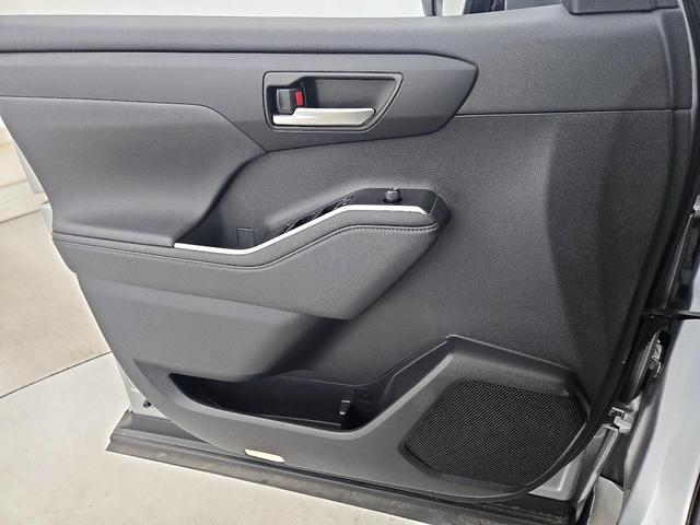 Photo of 2024 Silver Toyota Highlander