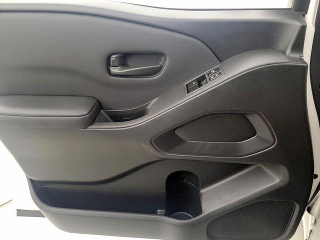 Photo of 2024 White Nissan Frontier