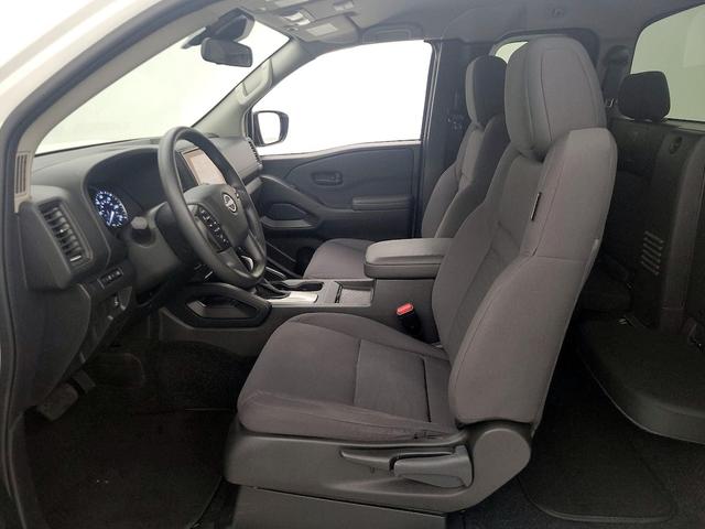 Photo of 2024 White Nissan Frontier