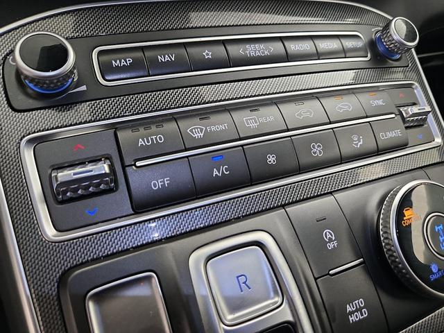 Photo of 2023 Gray Hyundai SANTA FE