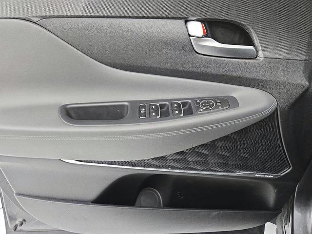Photo of 2023 Gray Hyundai SANTA FE