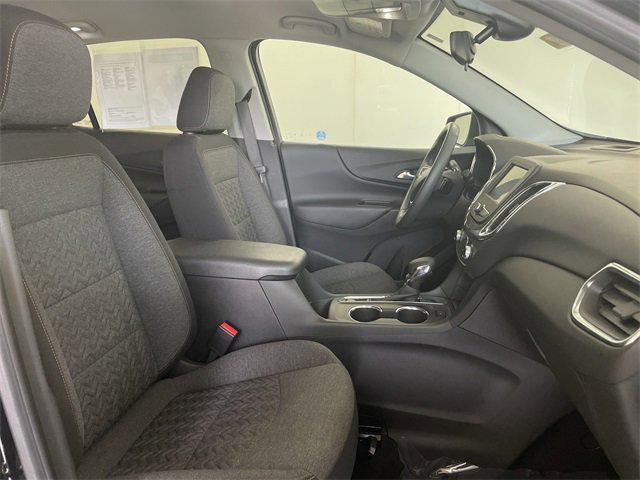 Photo of 2022 Mosaic Black Metallic Chevrolet Equinox
