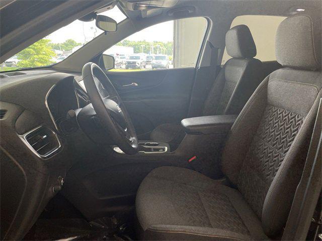 Photo of 2022 Mosaic Black Metallic Chevrolet Equinox