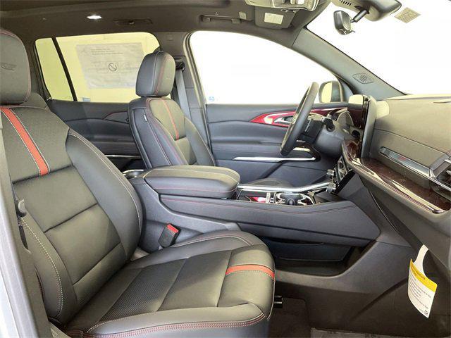 Photo of 2025 Sterling Gray Metallic Chevrolet Traverse
