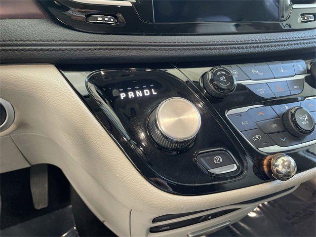 Photo of 2017 Bright White Clearcoat Chrysler Pacifica