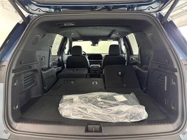 Photo of 2025 Lakeshore Blue Metallic Chevrolet Traverse