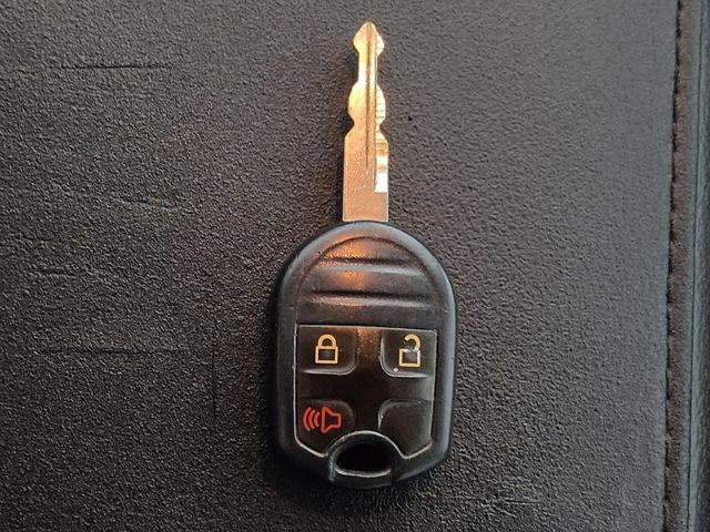 Photo of 2014 Tuxedo Black Metallic Ford Edge