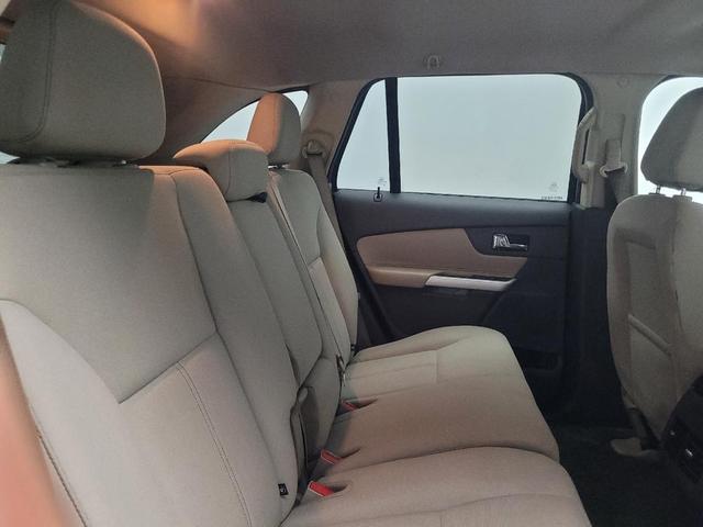 Photo of 2014 Tuxedo Black Metallic Ford Edge