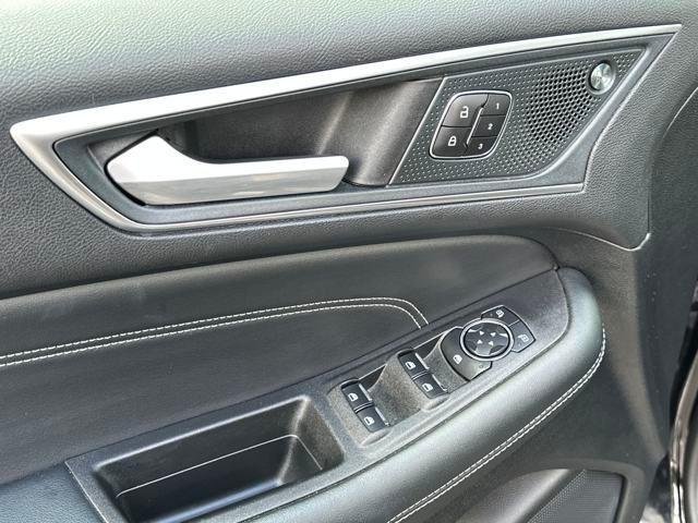 Photo of 2024 Agate Black Metallic Ford Edge