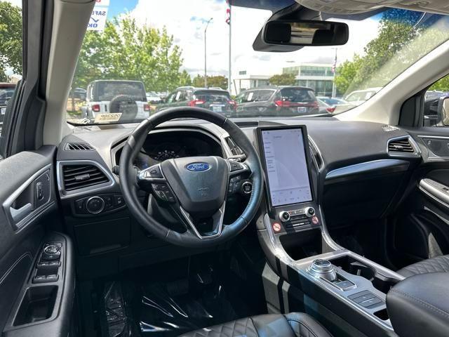 Photo of 2024 Agate Black Metallic Ford Edge