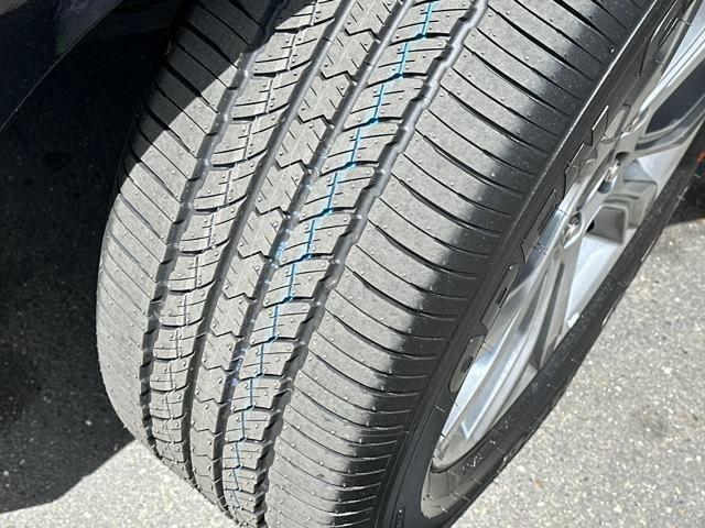 Photo of 2024 Agate Black Metallic Ford Edge