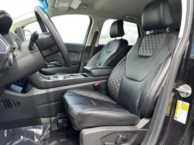 Photo of 2024 Agate Black Metallic Ford Edge