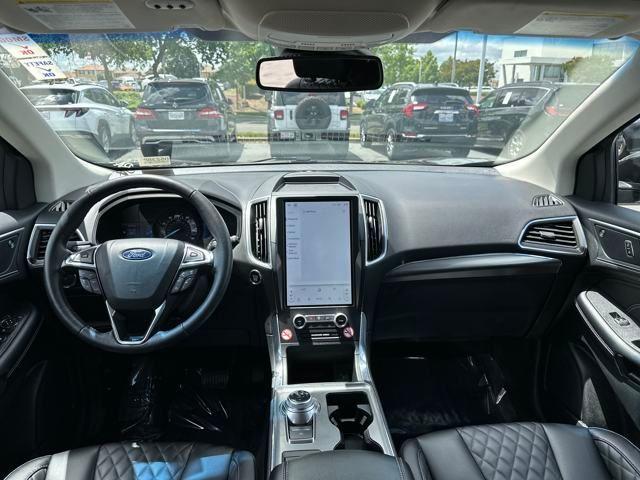 Photo of 2024 Agate Black Metallic Ford Edge