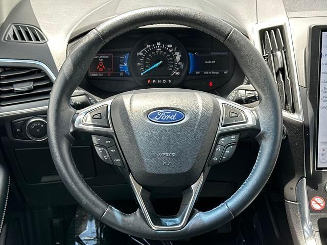 Photo of 2024 Agate Black Metallic Ford Edge