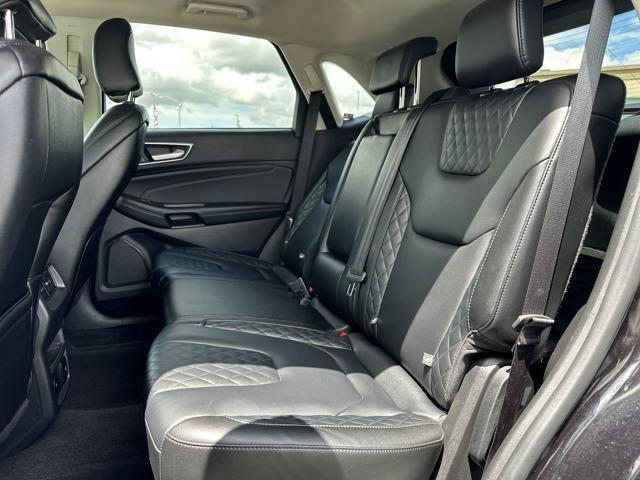 Photo of 2024 Agate Black Metallic Ford Edge