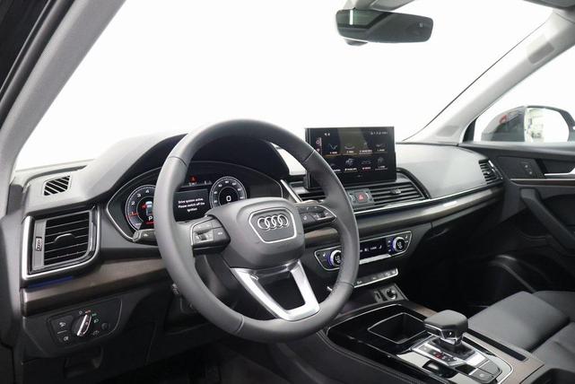 Photo of 2025 Mythos Black Metallic Audi Q5
