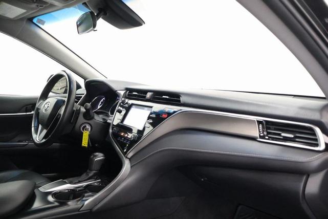 Photo of 2018 Midnight Black Metallic Toyota Camry