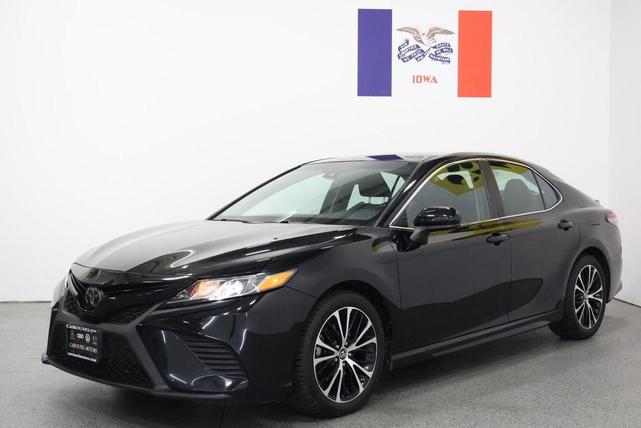 Photo of 2018 Midnight Black Metallic Toyota Camry