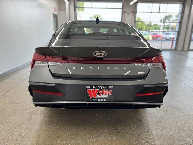 Photo of 2025 Amazon Gray Hyundai ELANTRA HEV