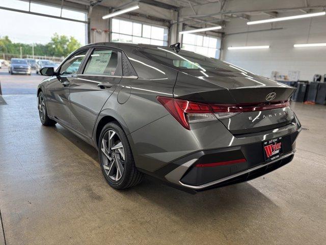 Photo of 2025 Amazon Gray Hyundai ELANTRA HEV