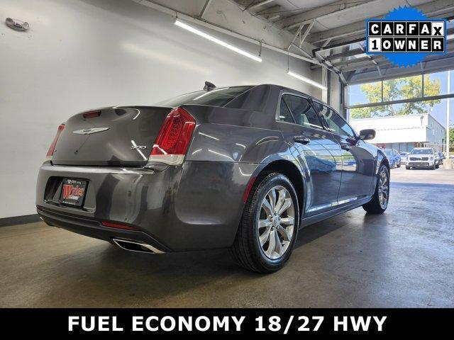 Photo of 2018 Granite Crystal Clearcoat Metallic Chrysler 300