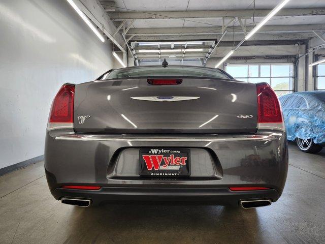 Photo of 2018 Granite Crystal Clearcoat Metallic Chrysler 300