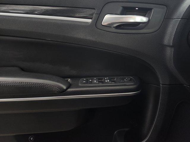 Photo of 2018 Granite Crystal Clearcoat Metallic Chrysler 300