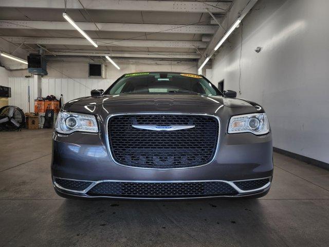 Photo of 2018 Granite Crystal Clearcoat Metallic Chrysler 300