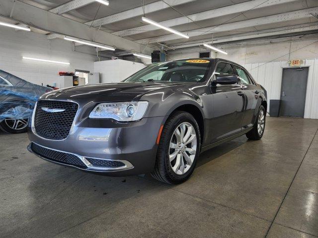 Photo of 2018 Granite Crystal Clearcoat Metallic Chrysler 300