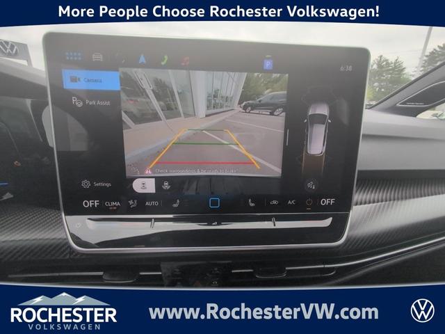 Photo of 2025 Pure White Volkswagen Golf R