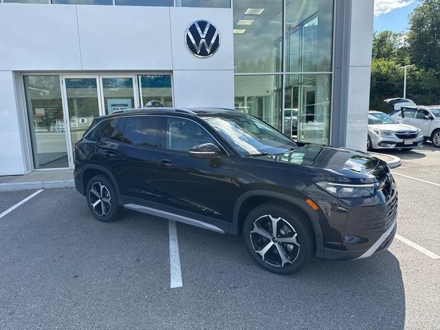 Photo of 2025 Deep Black Pearl Effect Volkswagen Tiguan