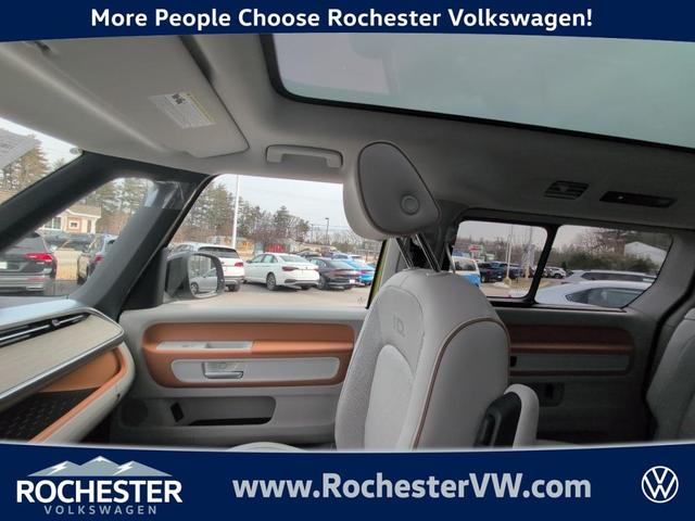 Photo of 2025 Pomelo Yellow Metallic - Candy White Volkswagen ID. Buzz