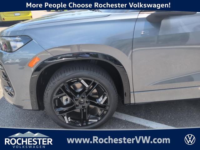 Photo of 2025 Platinum Gray Metallic Volkswagen Tiguan